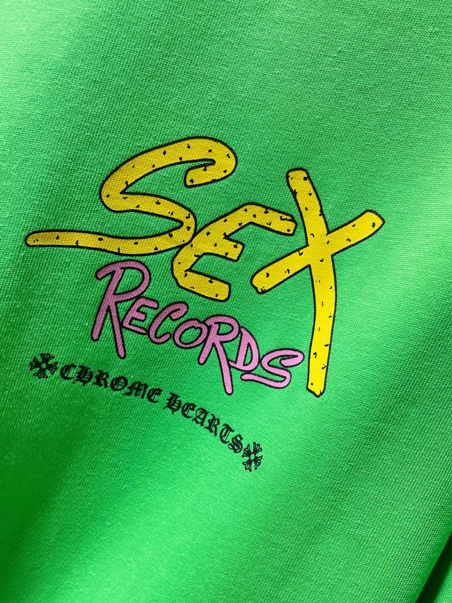 P160 Chrome Hearts 🍁Long T series🍁 High gram weight, environmentally friendly and high-quality top-quality fabric 260g Chrome Hearts Sex Records graffiti limited long sleeves Imported environmentally friendly glue printing and dyeing Reproduction version 1:1 Recommended color: Customized version of graffiti green Size: S, M, L, XL